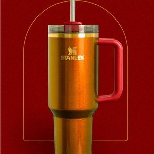 **I GET FIRST SHIPMENT FROM STANLEY**Stanley Lainey Wilson Country Gold Tumbler